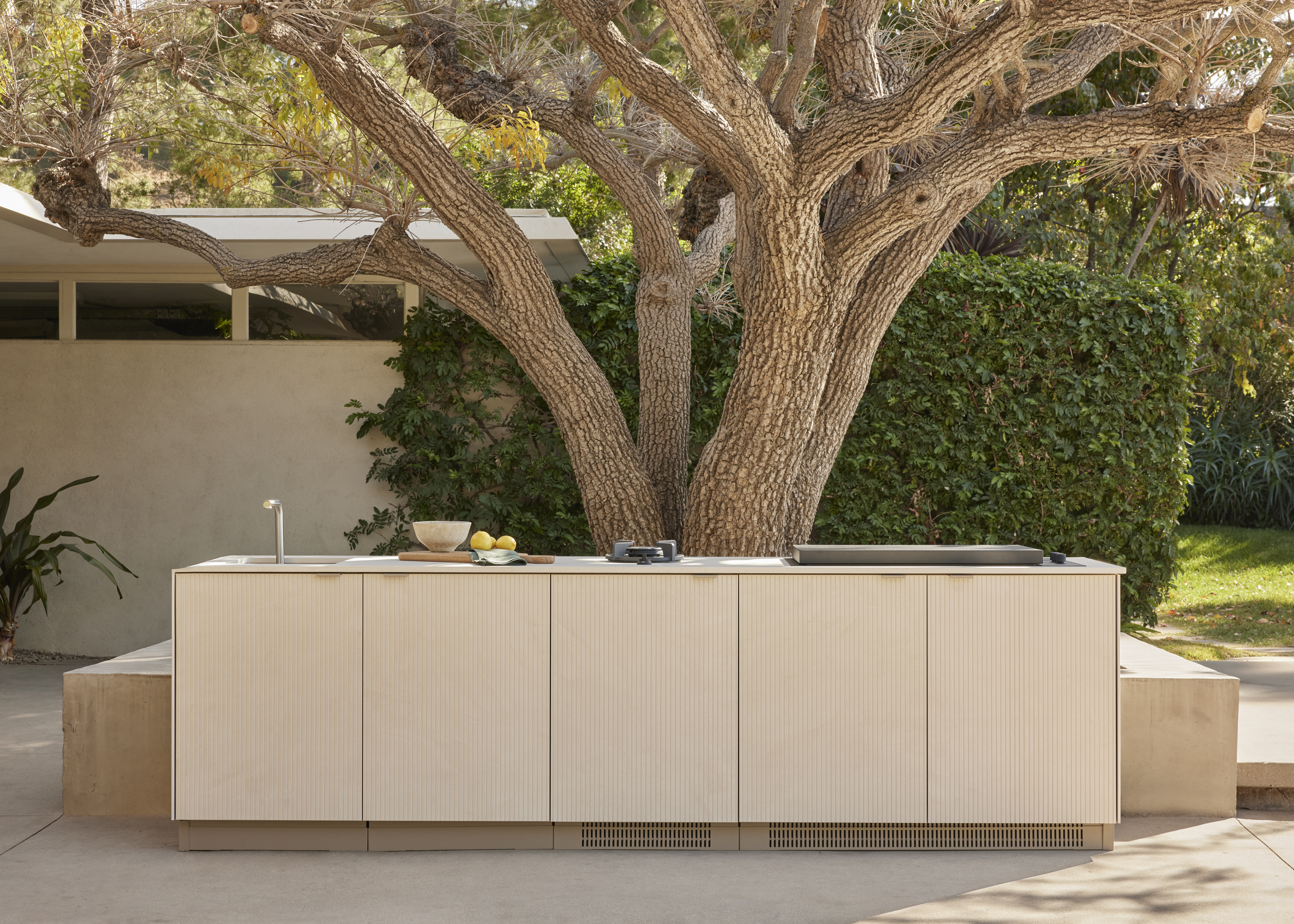 Urban Bonfire Ukiyo with Dekton, outdoor kitchen