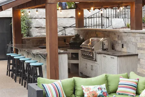 Shabby-chic-weatherproof-cabinetry-NatureKast